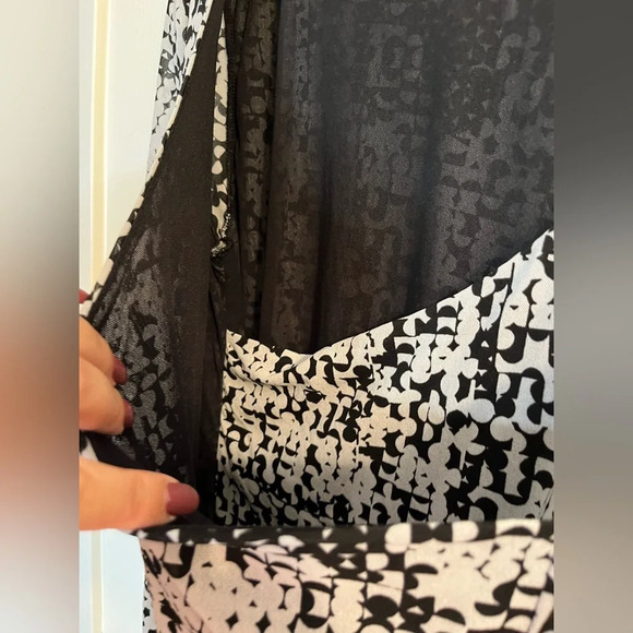 Unlisted y2k  top M wrap front style black and white pattern - Picture 3 of 5